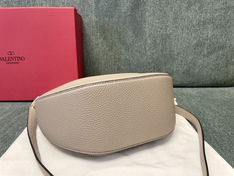 Va1e*ntin0 hobo bag